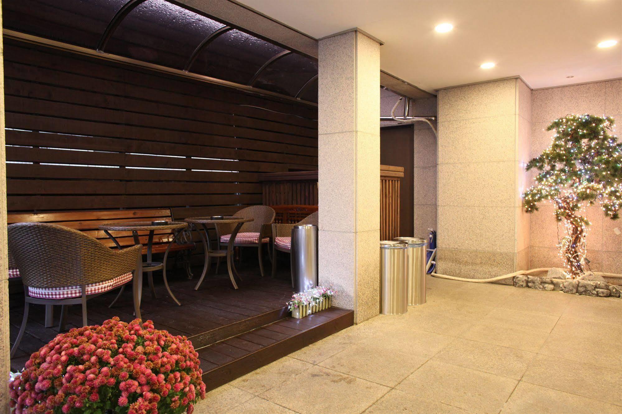 Hill House Seoul Myeongdong Hotel Екстериор снимка
